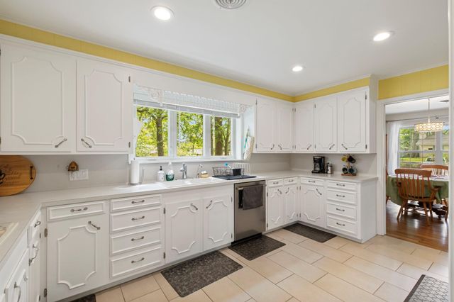 2405 Burton Drive, Bryan, TX 77802