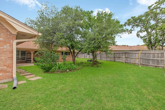 2405 Burton Drive, Bryan, TX 77802