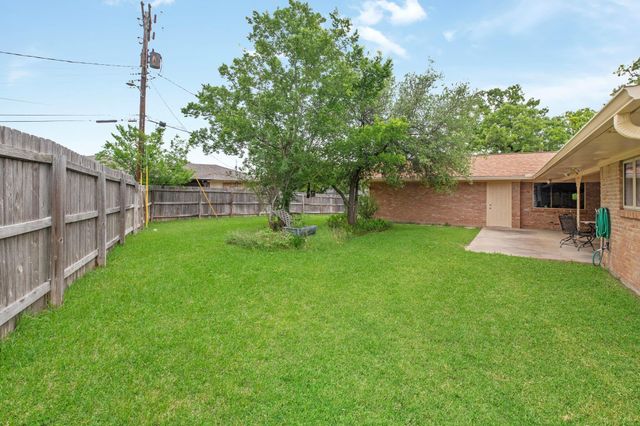 2405 Burton Drive, Bryan, TX 77802