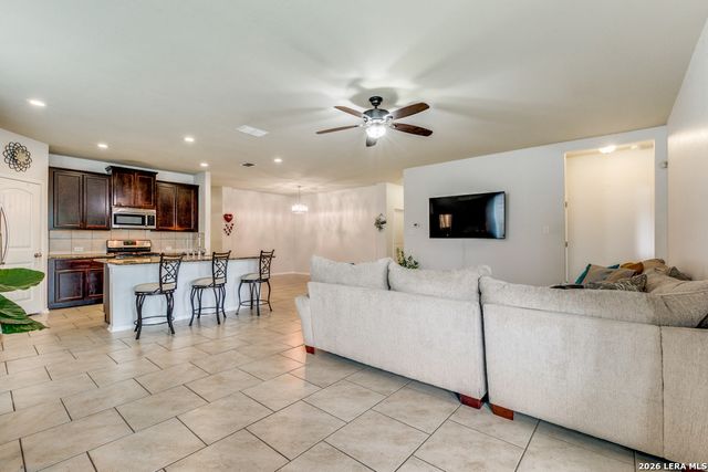 8512 Samsel Falls, San Antonio, TX 78254