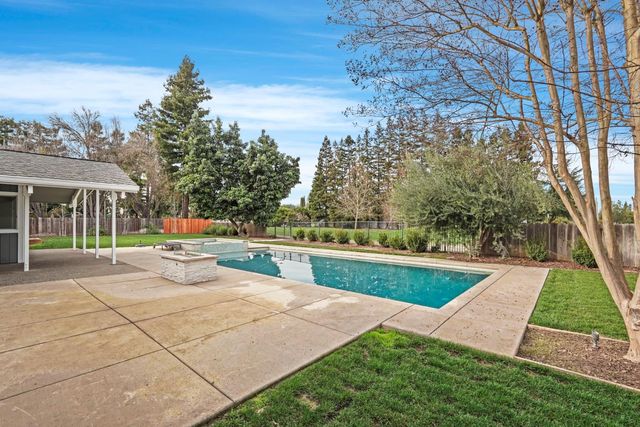 877 Shull Pl, Stockton, CA 95209