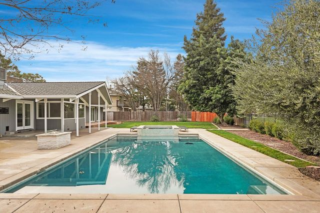 877 Shull Pl, Stockton, CA 95209