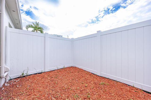 412 SE 16th St 2, Fort Lauderdale, FL 33316