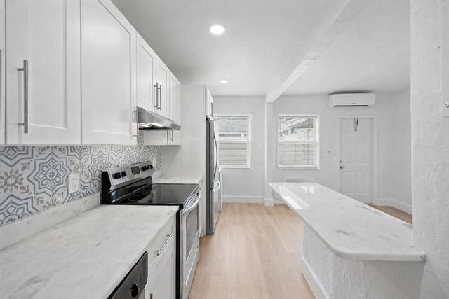 412 SE 16th St 2, Fort Lauderdale, FL 33316