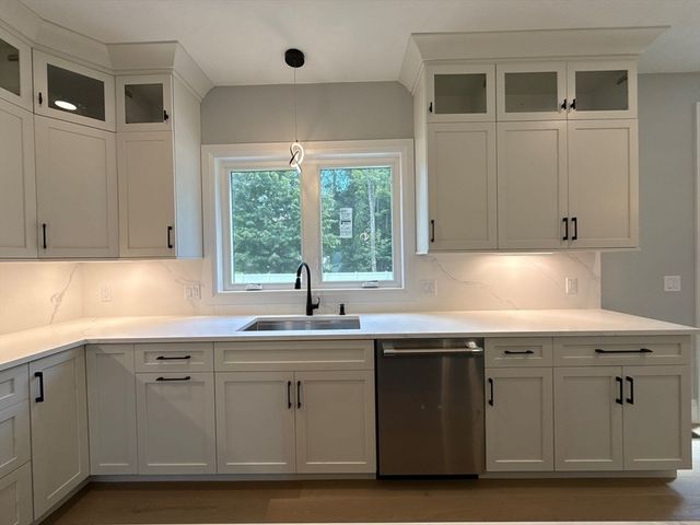 14 Earle Stewart Ln, Wrentham, MA 02093