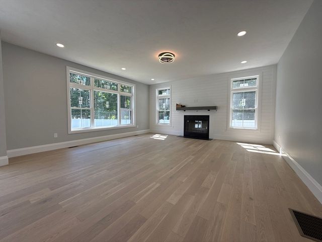 14 Earle Stewart Ln, Wrentham, MA 02093