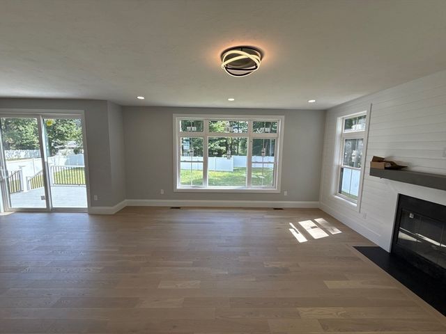 14 Earle Stewart Ln, Wrentham, MA 02093