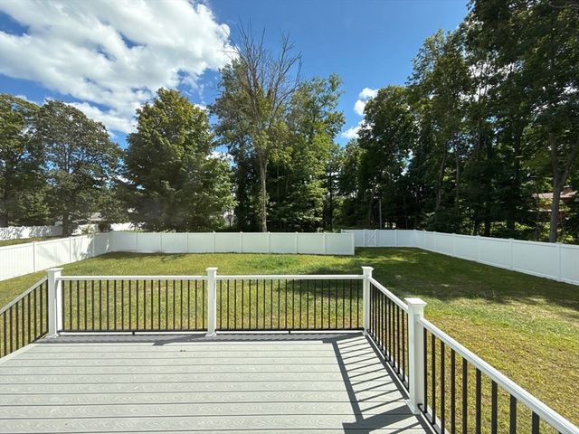 14 Earle Stewart Ln, Wrentham, MA 02093