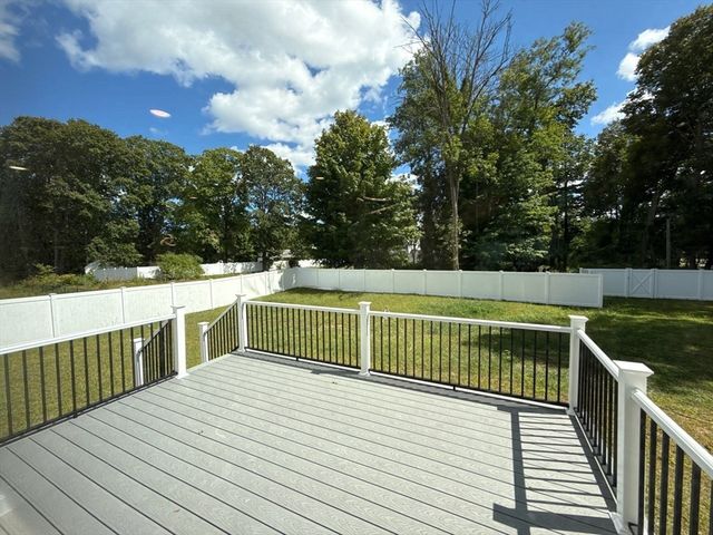 14 Earle Stewart Ln, Wrentham, MA 02093