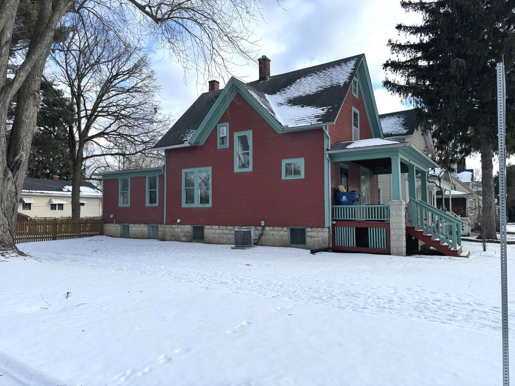 340 N Wright Street, Naperville, IL 60540