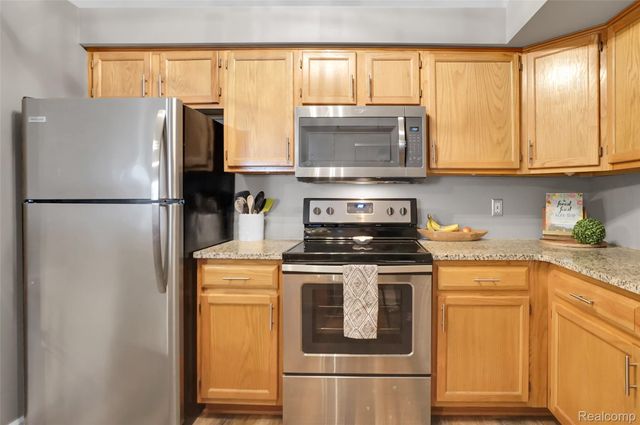 61101 Greenwood Drive, South Lyon, MI 48178