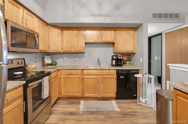 61101 Greenwood Drive, South Lyon, MI 48178