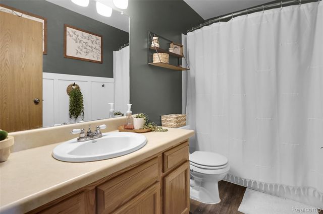 61101 Greenwood Drive, South Lyon, MI 48178
