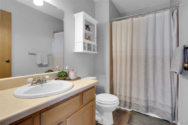 61101 Greenwood Drive, South Lyon, MI 48178