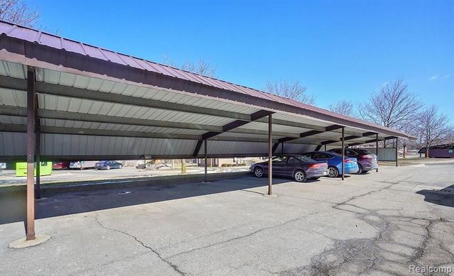 61101 Greenwood Drive, South Lyon, MI 48178