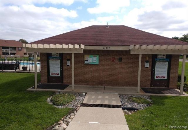 61101 Greenwood Drive, South Lyon, MI 48178