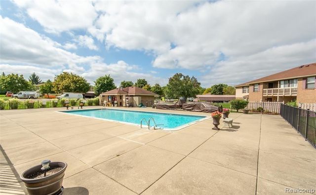61101 Greenwood Drive, South Lyon, MI 48178