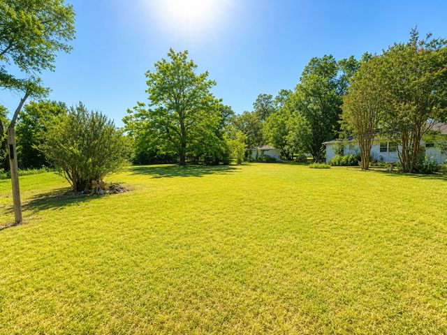 310 SW 7th Street, Kerens, TX 75144