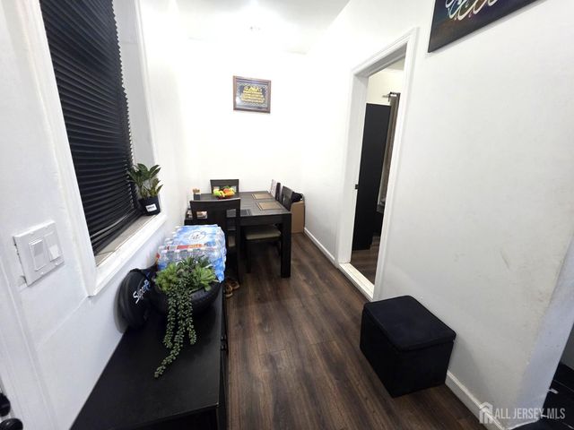 11 W 12th Street W, Linden, NJ 07036