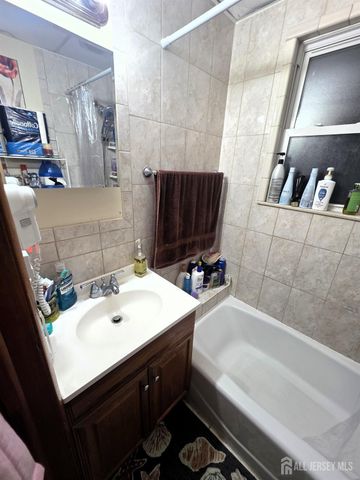 11 W 12th Street W, Linden, NJ 07036