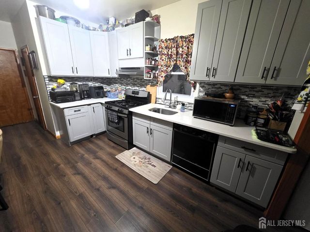 11 W 12th Street W, Linden, NJ 07036