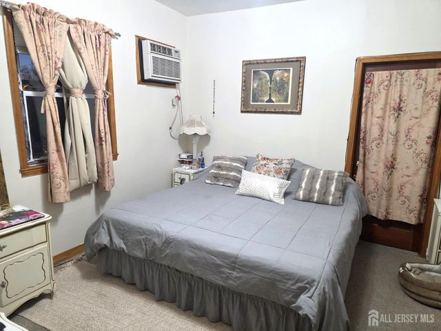 11 W 12th Street W, Linden, NJ 07036