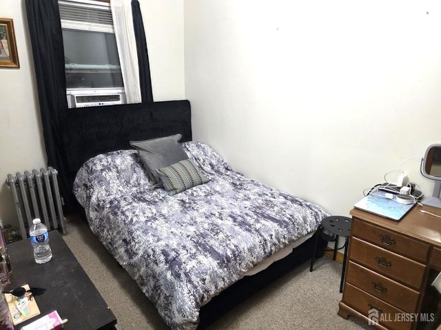 11 W 12th Street W, Linden, NJ 07036