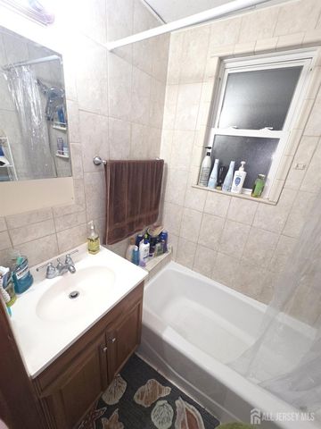 11 W 12th Street W, Linden, NJ 07036