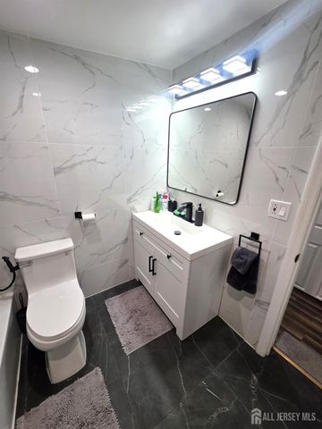 11 W 12th Street W, Linden, NJ 07036