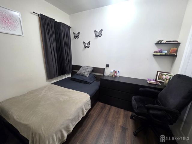 11 W 12th Street W, Linden, NJ 07036