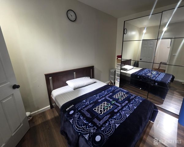 11 W 12th Street W, Linden, NJ 07036