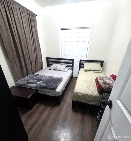 11 W 12th Street W, Linden, NJ 07036