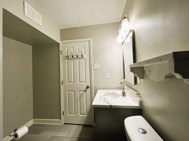 1570 DEARING RD, Memphis, TN 38117