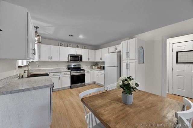 9812 N 105th East Avenue, Owasso, OK 74055