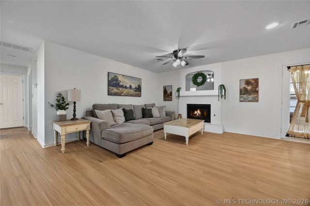 9812 N 105th East Avenue, Owasso, OK 74055