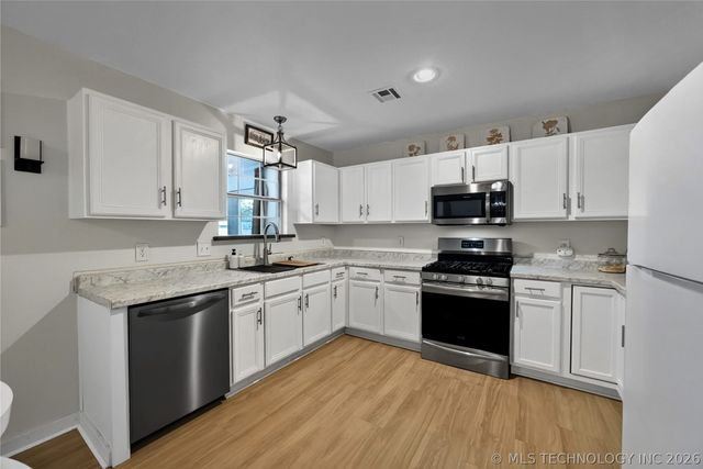 9812 N 105th East Avenue, Owasso, OK 74055
