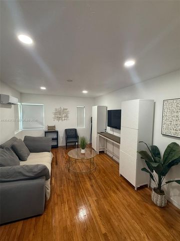 528 NE 70th Street Top, Miami, FL 33138