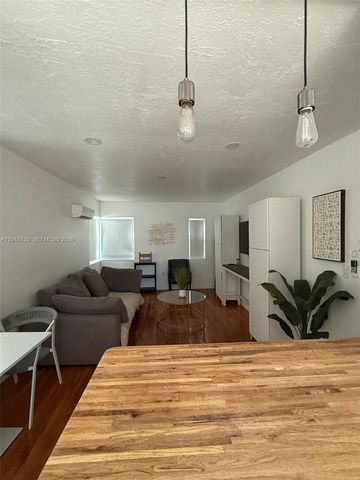 528 NE 70th Street Top, Miami, FL 33138