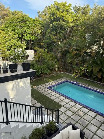 528 NE 70th Street Top, Miami, FL 33138