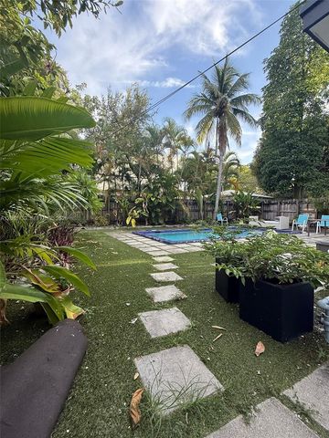 528 NE 70th Street Top, Miami, FL 33138