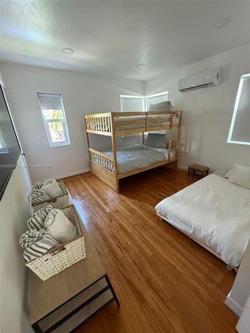 528 NE 70th Street Top, Miami, FL 33138