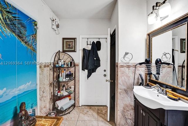 1750 71st St, Miami Beach, FL 33141