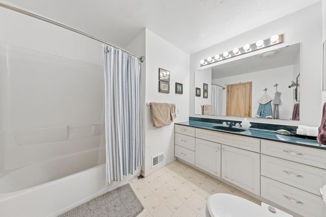 400 E Old Shakopee Road, Bloomington, MN 55420