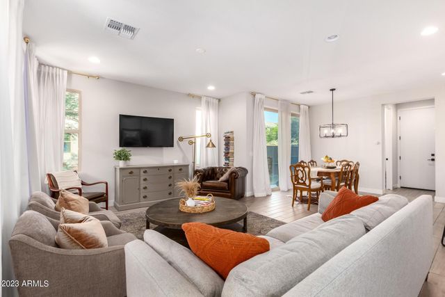 2029 W Kinfield Trail, Phoenix, AZ 85085