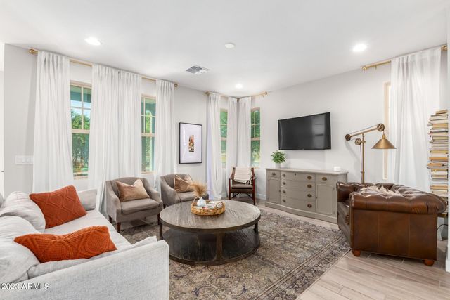 2029 W Kinfield Trail, Phoenix, AZ 85085