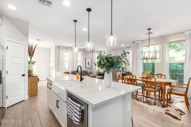 2029 W Kinfield Trail, Phoenix, AZ 85085