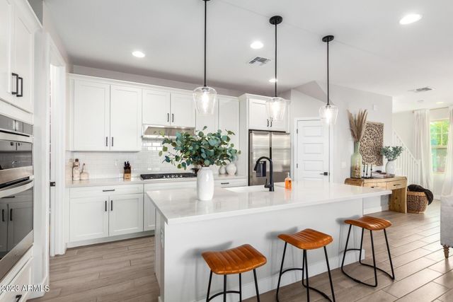 2029 W Kinfield Trail, Phoenix, AZ 85085