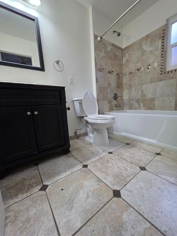 1624 Falmouth Way, Modesto, CA 95355