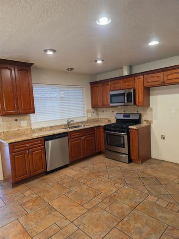 1624 Falmouth Way, Modesto, CA 95355