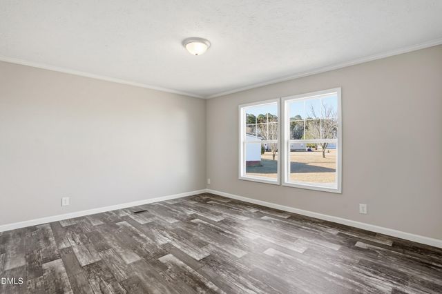 77 Greenview Court, Dunn, NC 28334